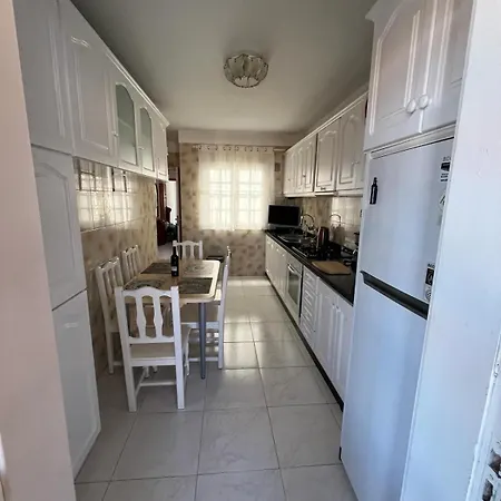 Retro Vintage Toscal Bus Stop 5p شقة *